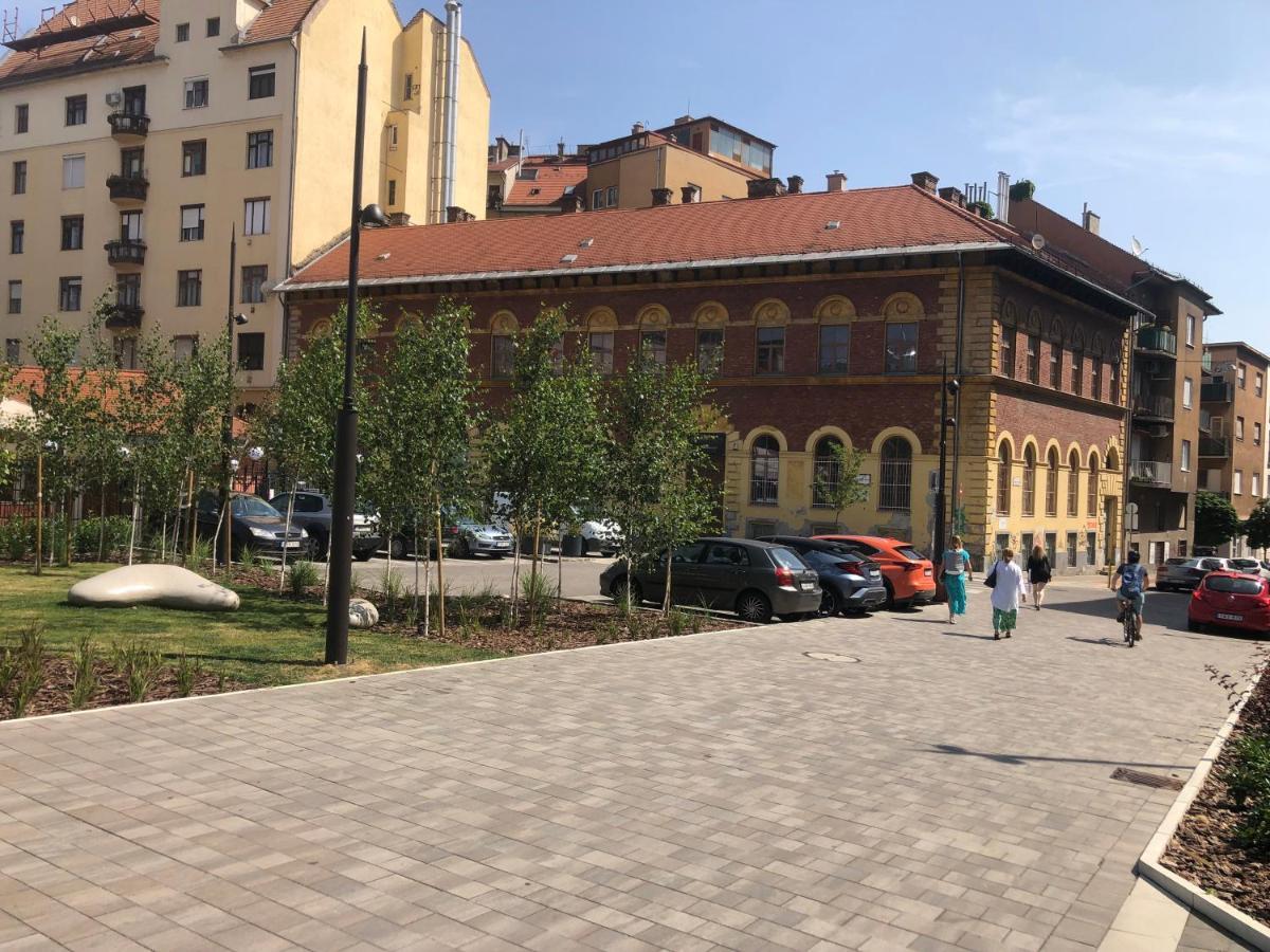 Season Hostel 2 Budapest Eksteriør billede