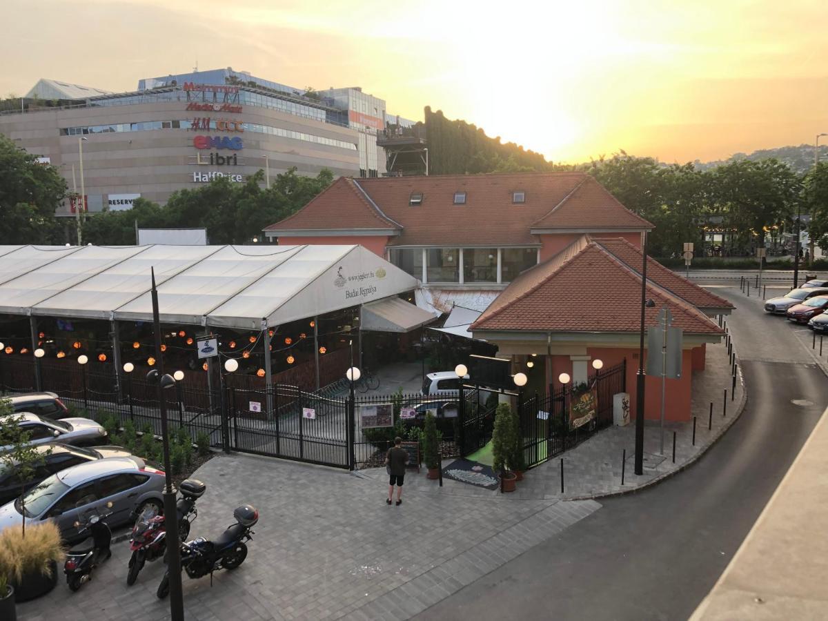 Season Hostel 2 Budapest Eksteriør billede